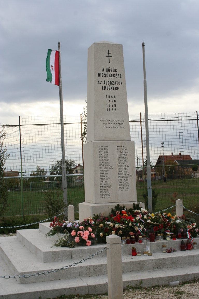 Elkészült köztéri kőemlékmű